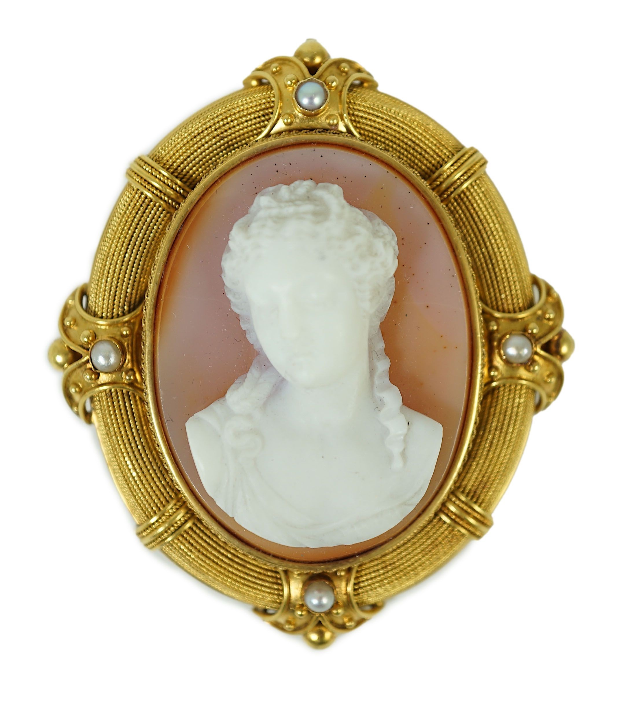 An early 20th century gold, sardonyx hardstone cameo and split pearl set oval brooch